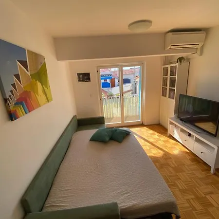 Lucy Piran-punta Apartamento