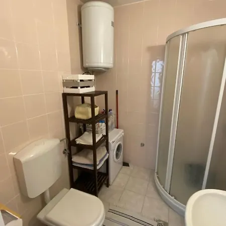 Lucy Piran-punta * Piran