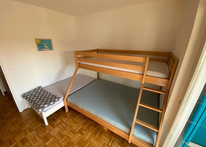 Lucy Piran-punta Apartment